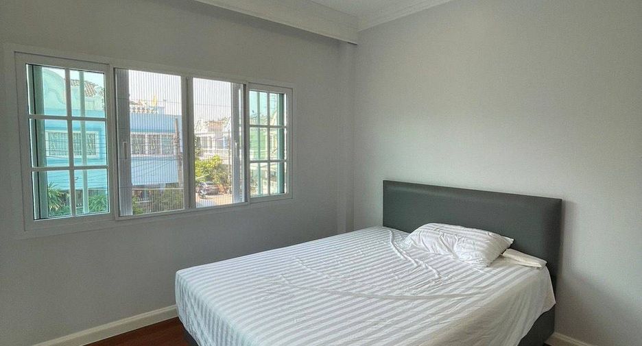 À vendre 4 chambres maison à Phra Khanong, Bangkok