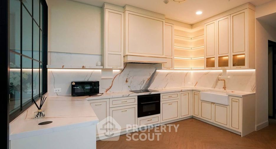 Casa en alquiler y en venta de 4 habitaciones en Saphan Sung, Bangkok