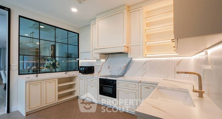Casa en alquiler y en venta de 4 habitaciones en Saphan Sung, Bangkok
