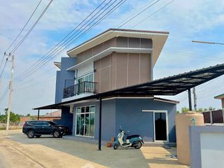 Casa adosada en venta de 2 habitaciones en Phan Thong, Chonburi