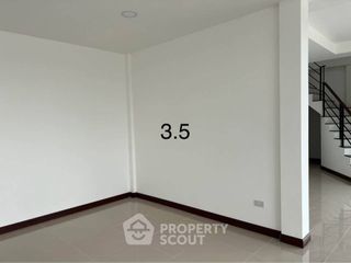 Casa adosada en venta de 2 habitaciones en Phan Thong, Chonburi
