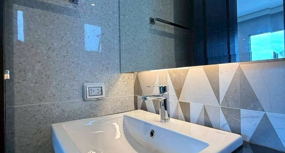 For rent and for sale 4 bedrooms house in Lat Krabang, Bangkok