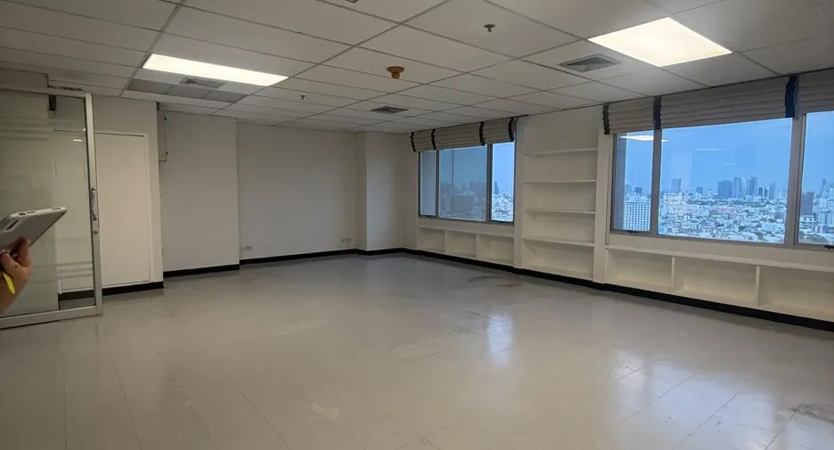 Büro zur Miete in Huai Khwang, Bangkok