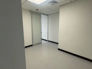 Büro zur Miete in Huai Khwang, Bangkok
