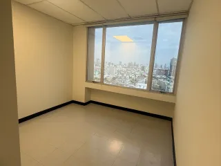 Büro zur Miete in Huai Khwang, Bangkok