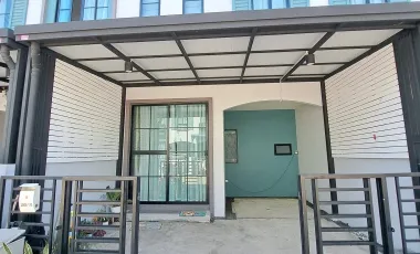 For rent 3 bedrooms townhouse in Lat Krabang, Bangkok