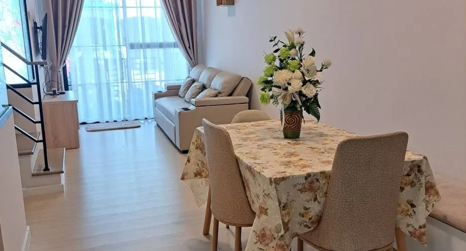 For rent 3 bedrooms townhouse in Lat Krabang, Bangkok