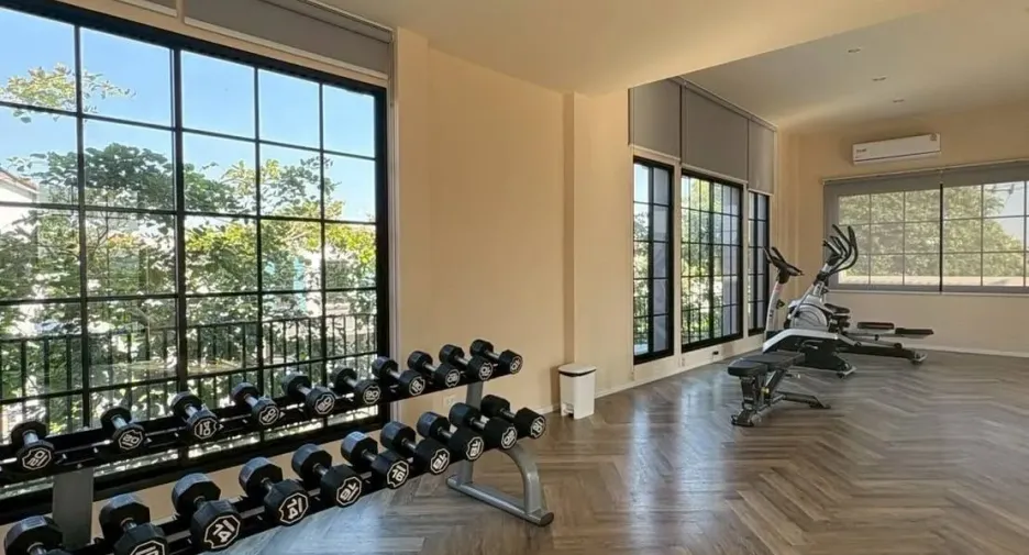 For rent 3 bedrooms townhouse in Lat Krabang, Bangkok