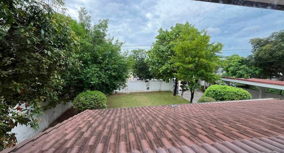 For sale 5 bedrooms house in Suan Luang, Bangkok