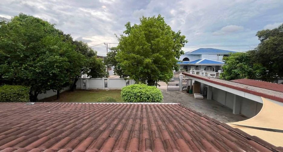 For sale 5 bedrooms house in Suan Luang, Bangkok