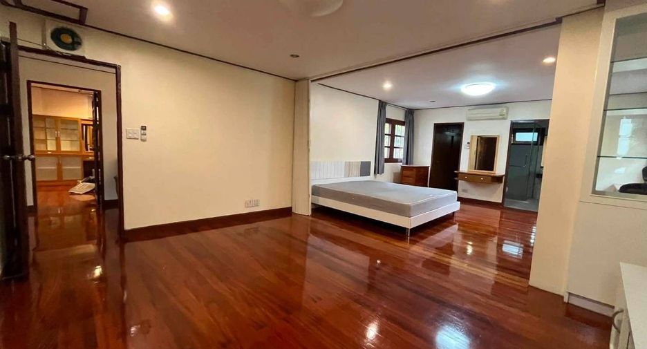 For sale 5 bedrooms house in Suan Luang, Bangkok