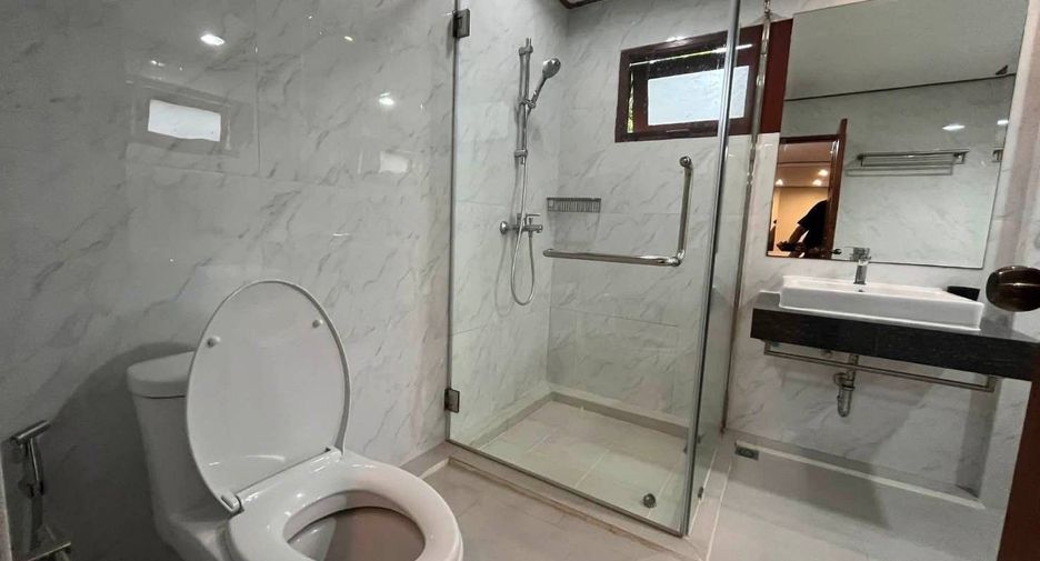 For sale 5 bedrooms house in Suan Luang, Bangkok