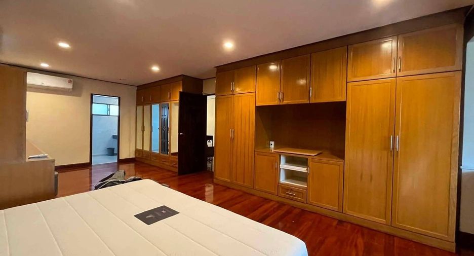 For sale 5 bedrooms house in Suan Luang, Bangkok