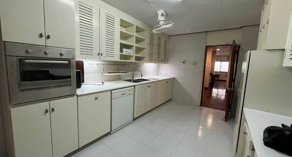 For sale 5 bedrooms house in Suan Luang, Bangkok