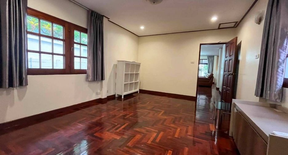 For sale 5 bedrooms house in Suan Luang, Bangkok