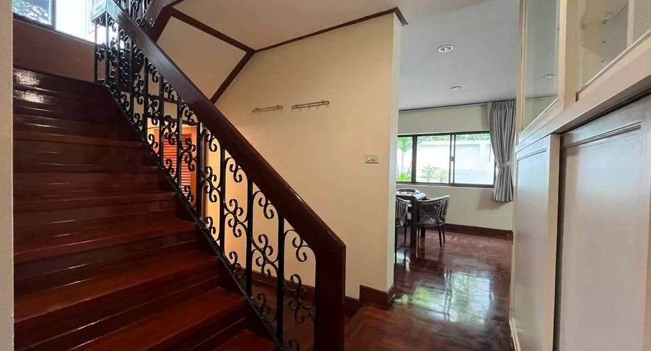 For sale 5 bedrooms house in Suan Luang, Bangkok