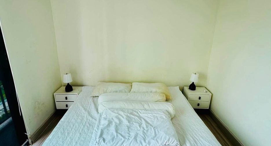 For rent 3 bedrooms townhouse in Phra Khanong, Bangkok