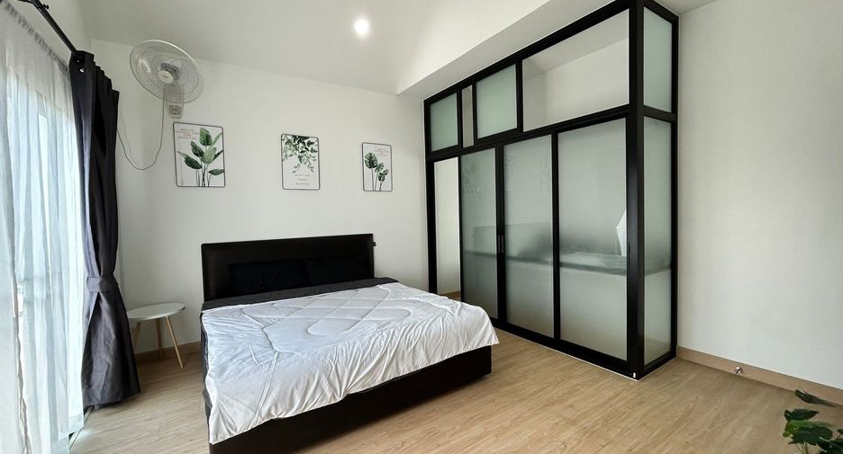 For rent 4 bedrooms house in Mueang Chiang Mai, Chiang Mai
