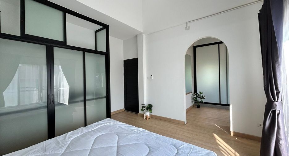 For rent 4 bedrooms house in Mueang Chiang Mai, Chiang Mai