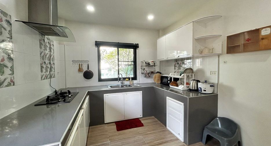 For rent 4 bedrooms house in Mueang Chiang Mai, Chiang Mai