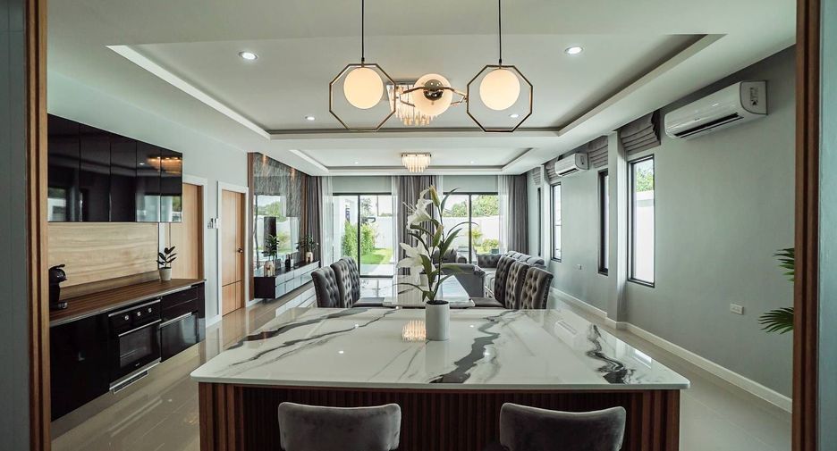 For rent 3 bedrooms villa in Bang Lamung, Chonburi