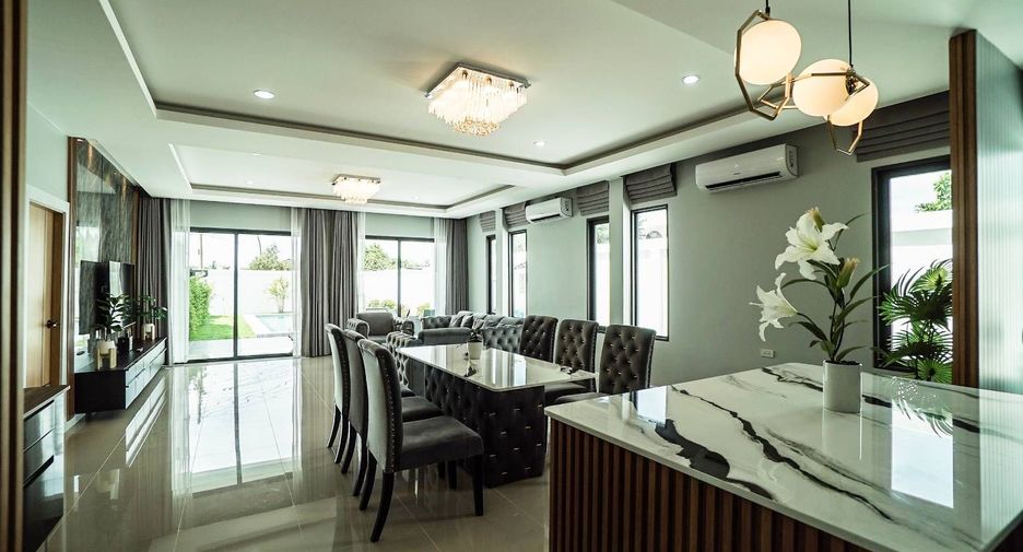For rent 3 bedrooms villa in Bang Lamung, Chonburi