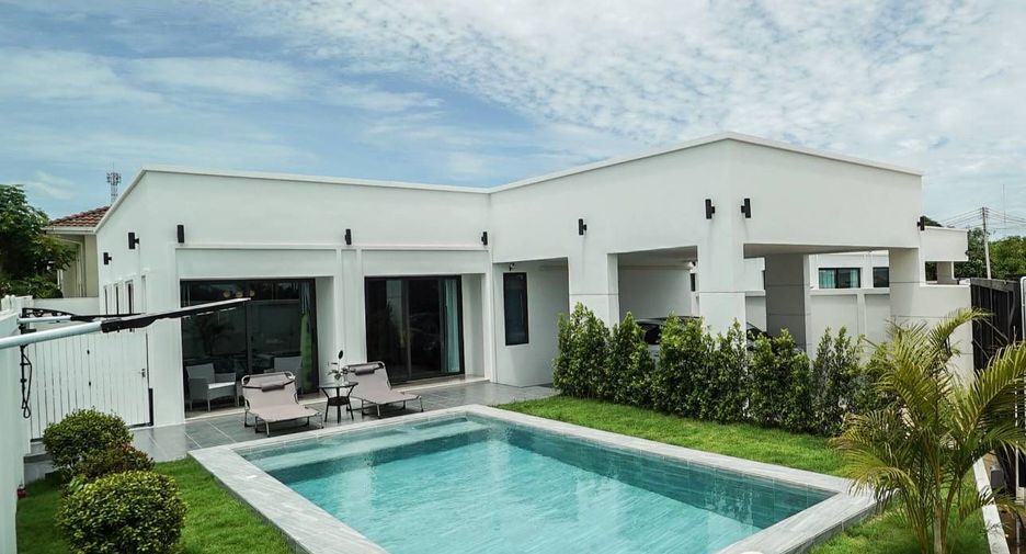 For rent 3 bedrooms villa in Bang Lamung, Chonburi