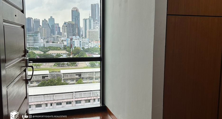 For rent 2 bedrooms condo in Yan Nawa, Bangkok