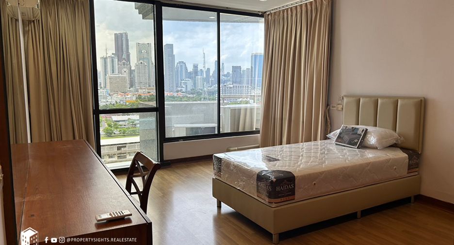For rent 2 bedrooms condo in Yan Nawa, Bangkok