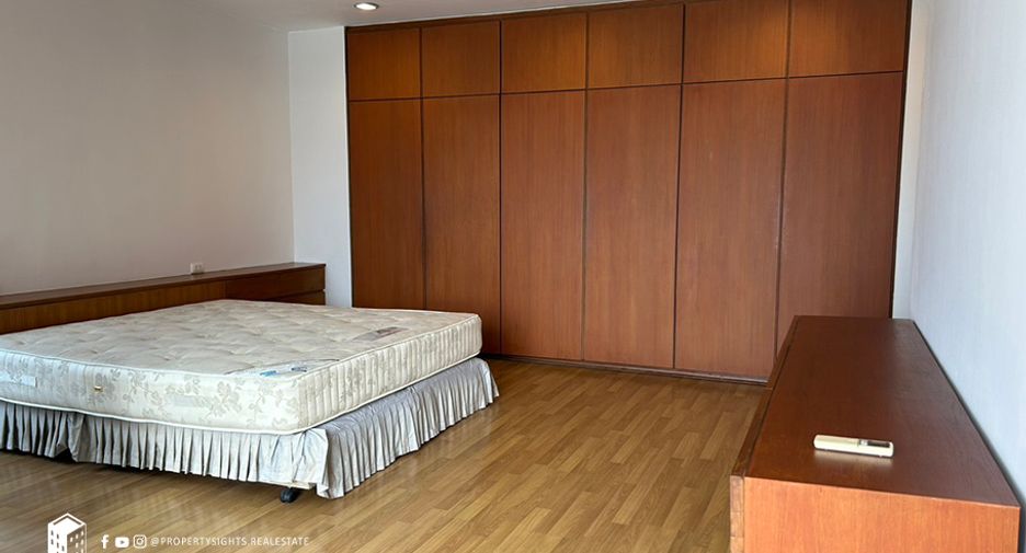 For rent 2 bedrooms condo in Yan Nawa, Bangkok