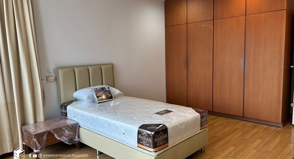 For rent 2 bedrooms condo in Yan Nawa, Bangkok