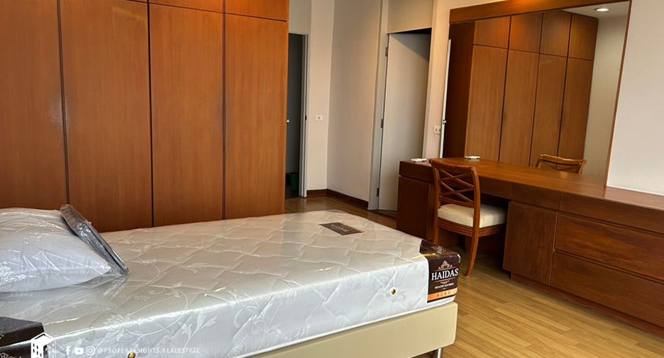 For rent 2 bedrooms condo in Yan Nawa, Bangkok