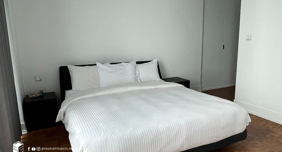 For rent 2 bedrooms condo in Sathon, Bangkok
