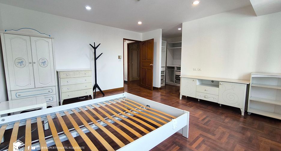 For rent 3 ベッドルーム condo in Khlong Toei, Bangkok