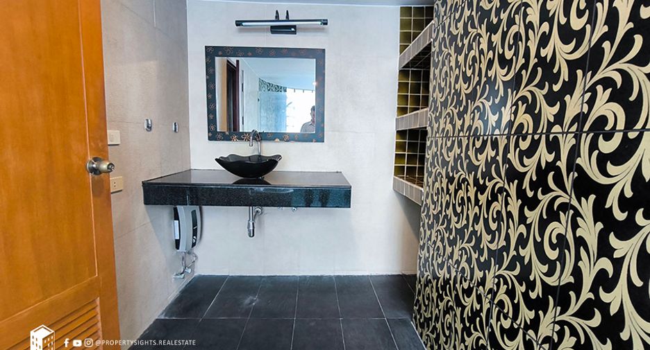 For rent 3 ベッドルーム condo in Khlong Toei, Bangkok