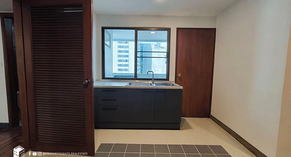 For rent 3 ベッドルーム condo in Khlong Toei, Bangkok
