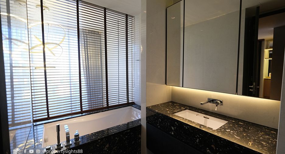 For rent 2 bedrooms condo in Khlong Toei, Bangkok