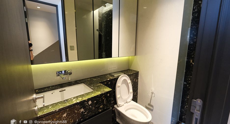 For rent 2 bedrooms condo in Khlong Toei, Bangkok