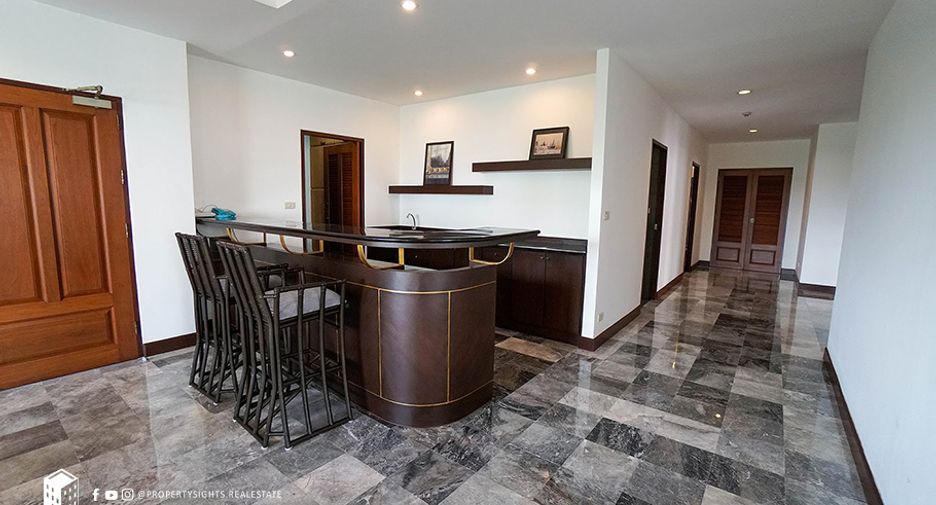 For rent 3 bedrooms condo in Watthana, Bangkok