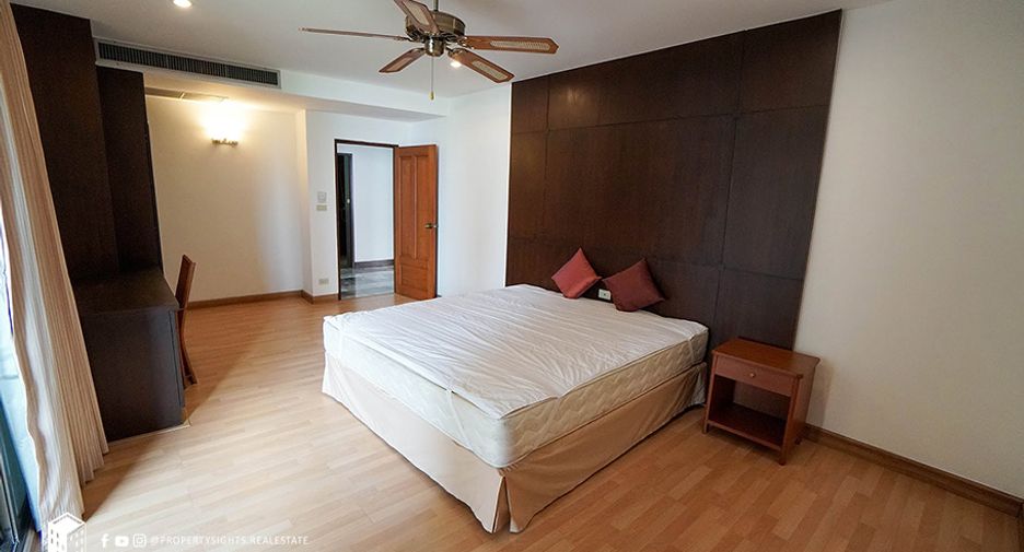 For rent 3 bedrooms condo in Watthana, Bangkok