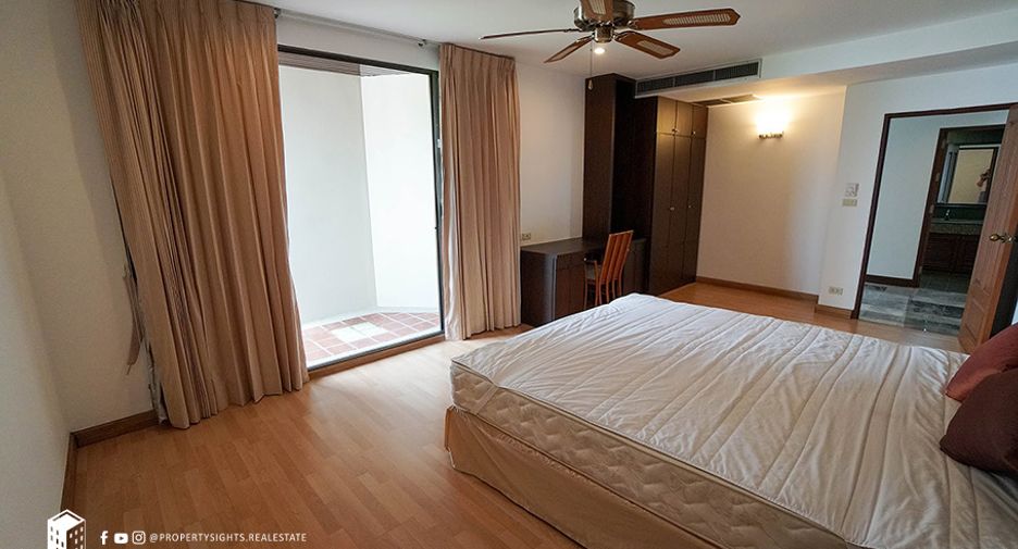 For rent 3 bedrooms condo in Watthana, Bangkok
