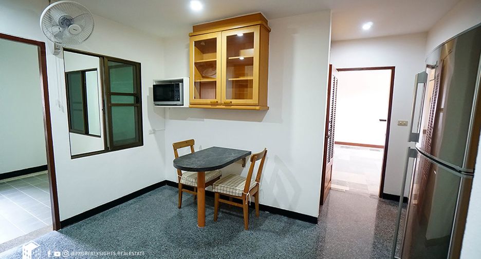 For rent 3 bedrooms condo in Watthana, Bangkok