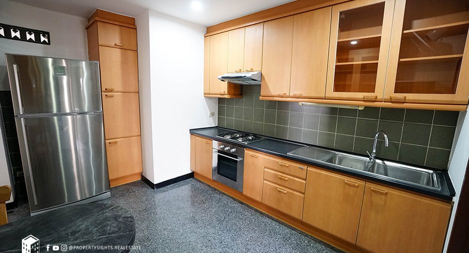 For rent 3 bedrooms condo in Watthana, Bangkok