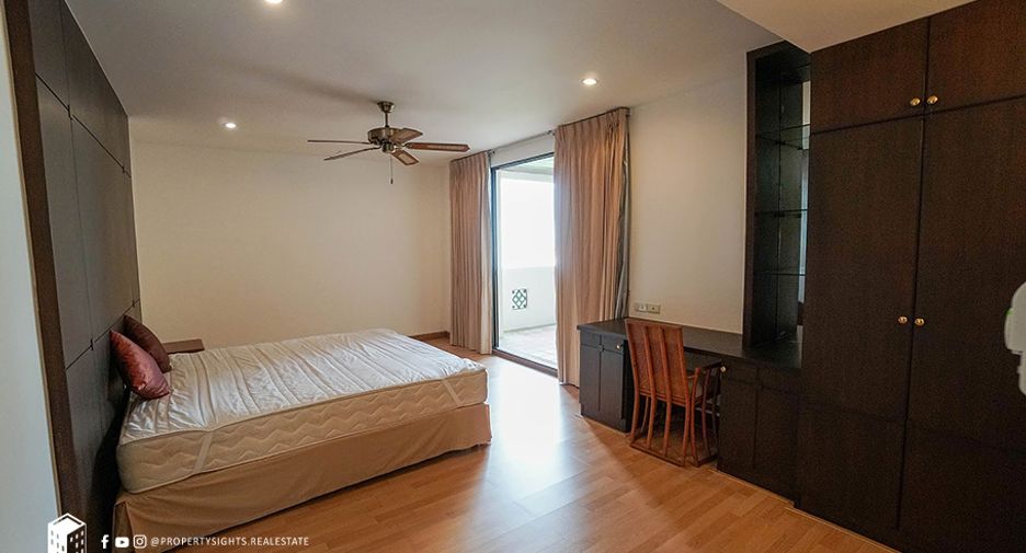For rent 3 bedrooms condo in Watthana, Bangkok
