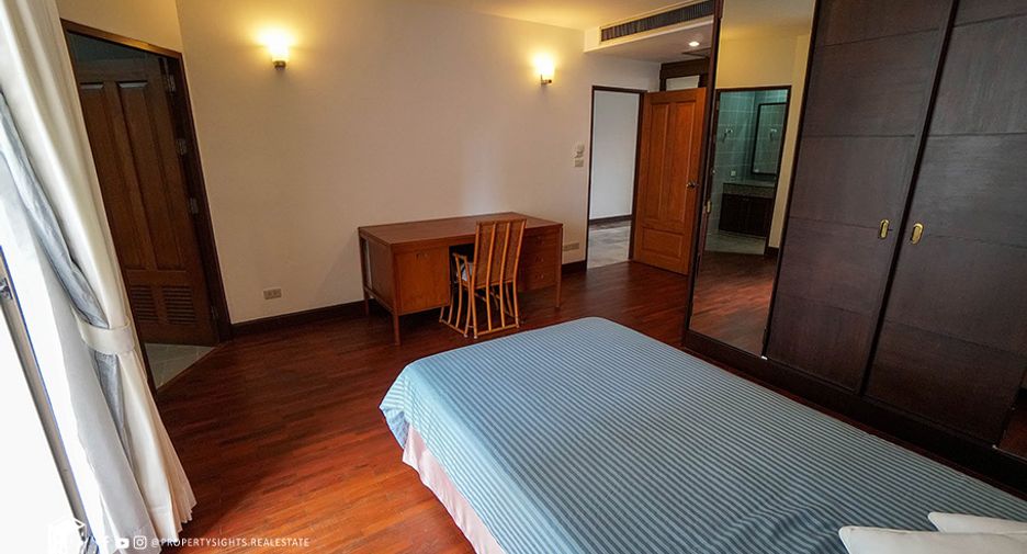 For rent 3 bedrooms condo in Watthana, Bangkok