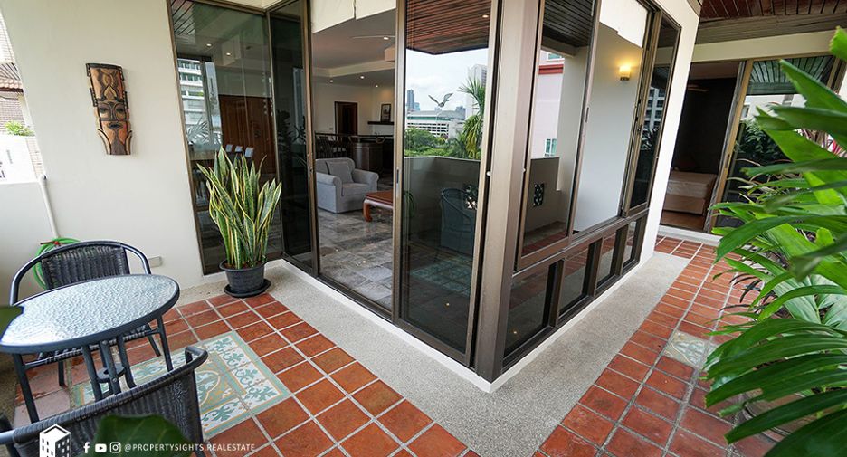 For rent 3 bedrooms condo in Watthana, Bangkok