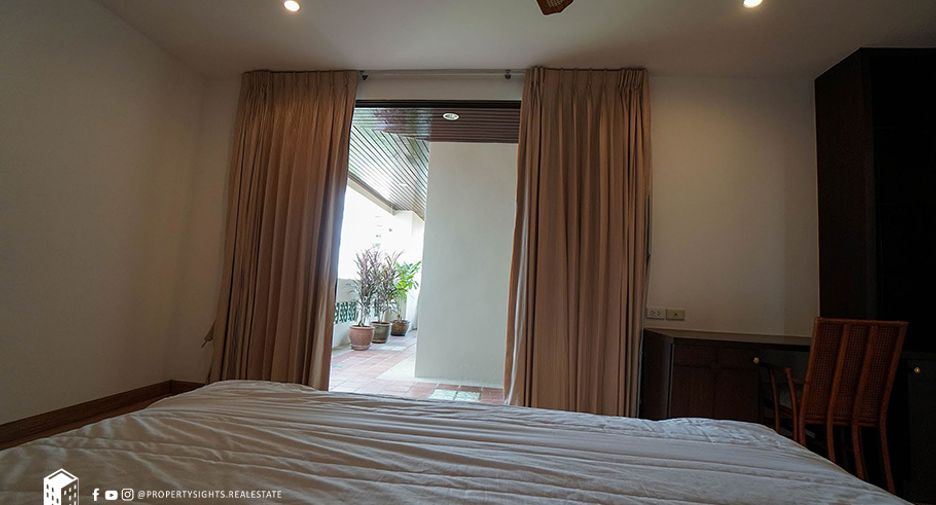 For rent 3 bedrooms condo in Watthana, Bangkok