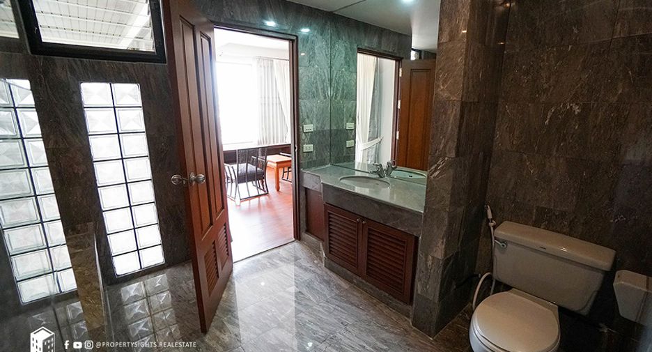For rent 3 bedrooms condo in Watthana, Bangkok