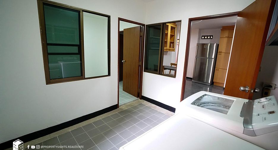 For rent 3 bedrooms condo in Watthana, Bangkok