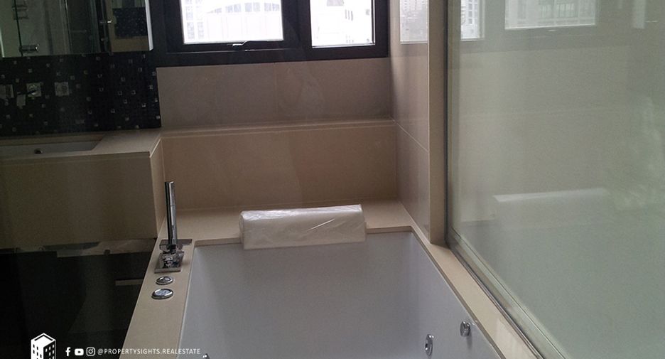 For rent 2 bedrooms condo in Khlong Toei, Bangkok